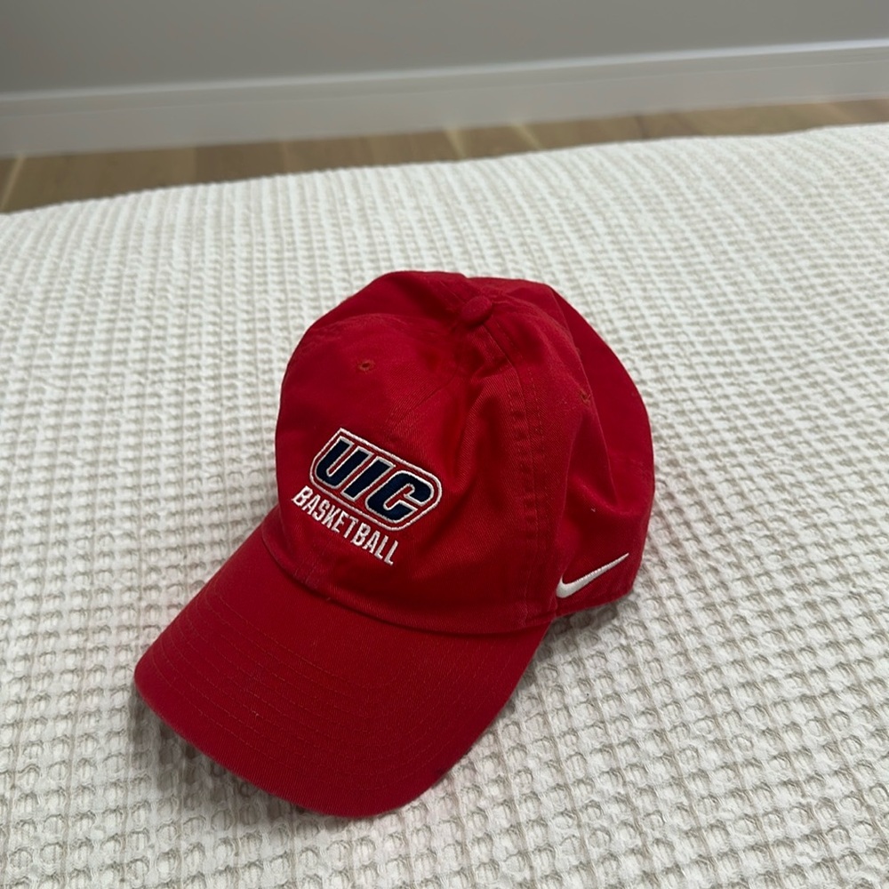 UIC University of Illinois at Chicago cap basketball